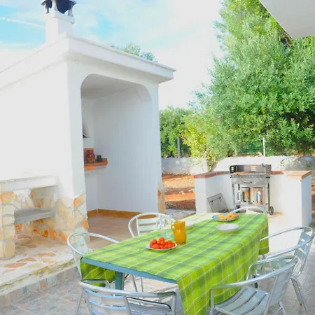 Il Trullo Di Pina A 2 Minuti Da Spiaggia Sabbiosa Serranova