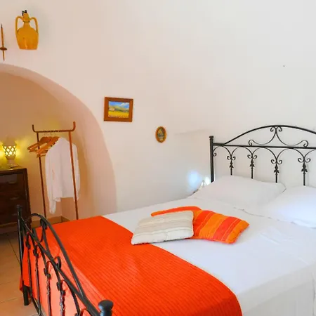 Il Trullo Di Pina A 2 Minuti Da Spiaggia Sabbiosa Serranova