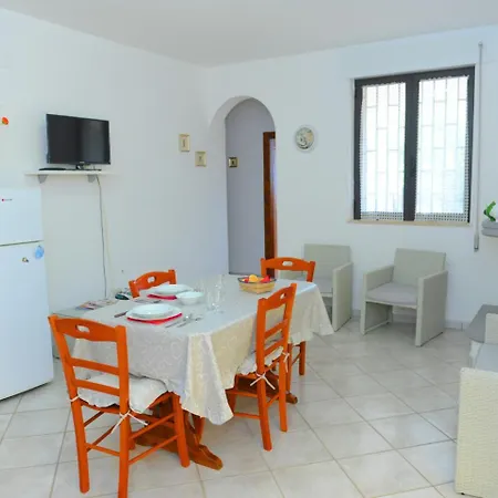 Il Trullo Di Pina A 2 Minuti Da Spiaggia Sabbiosa Hébergement de vacances *