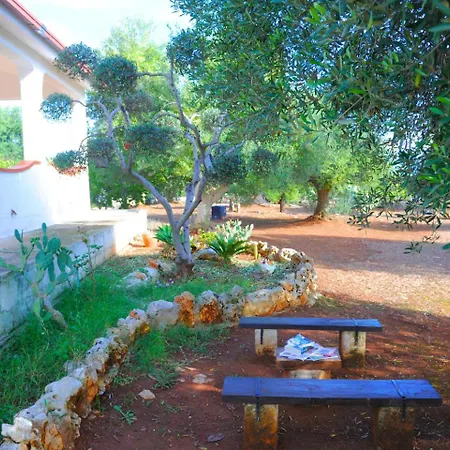 Il Trullo Di Pina A 2 Minuti Da Spiaggia Sabbiosa Hébergement de vacances *